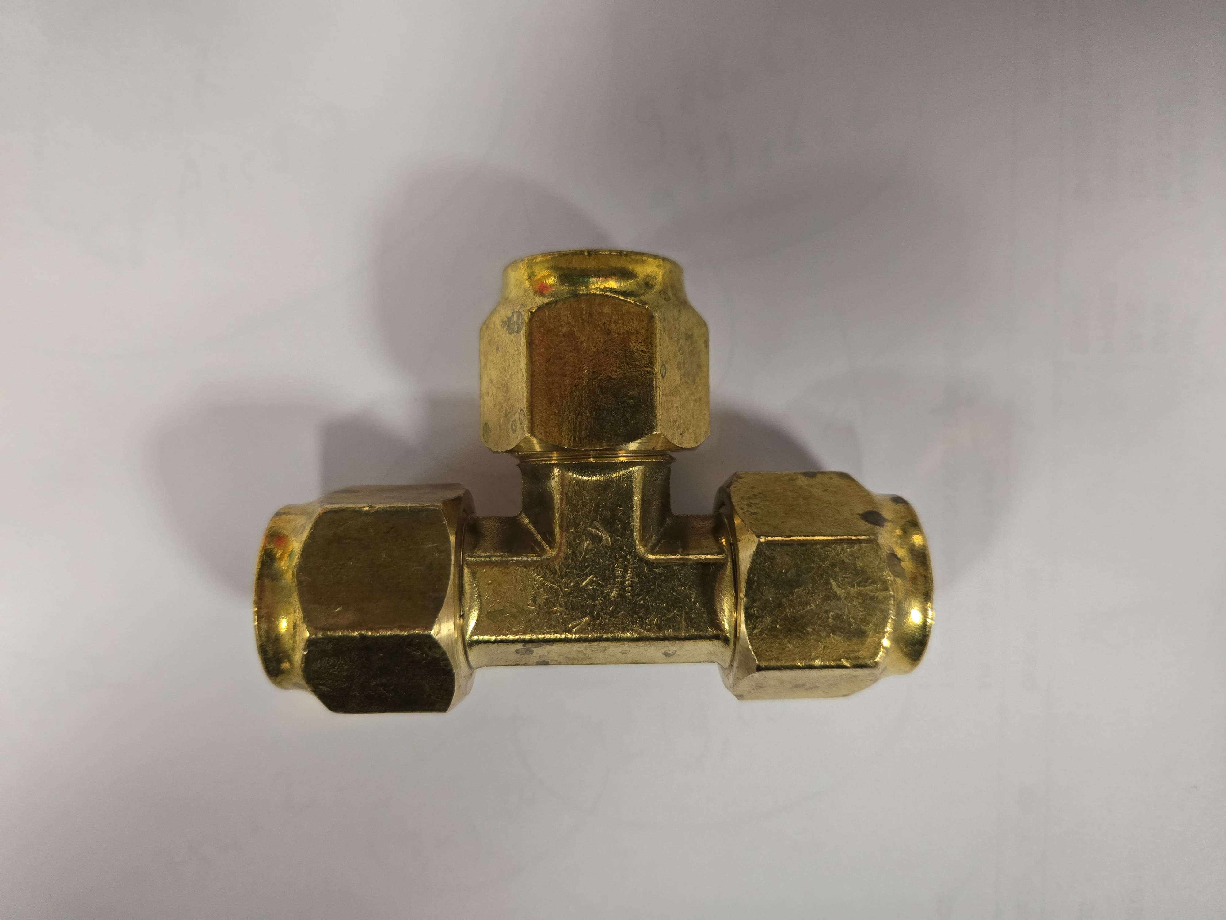 BRASS FLARED TEE - 6 X 6 X 6 MM.