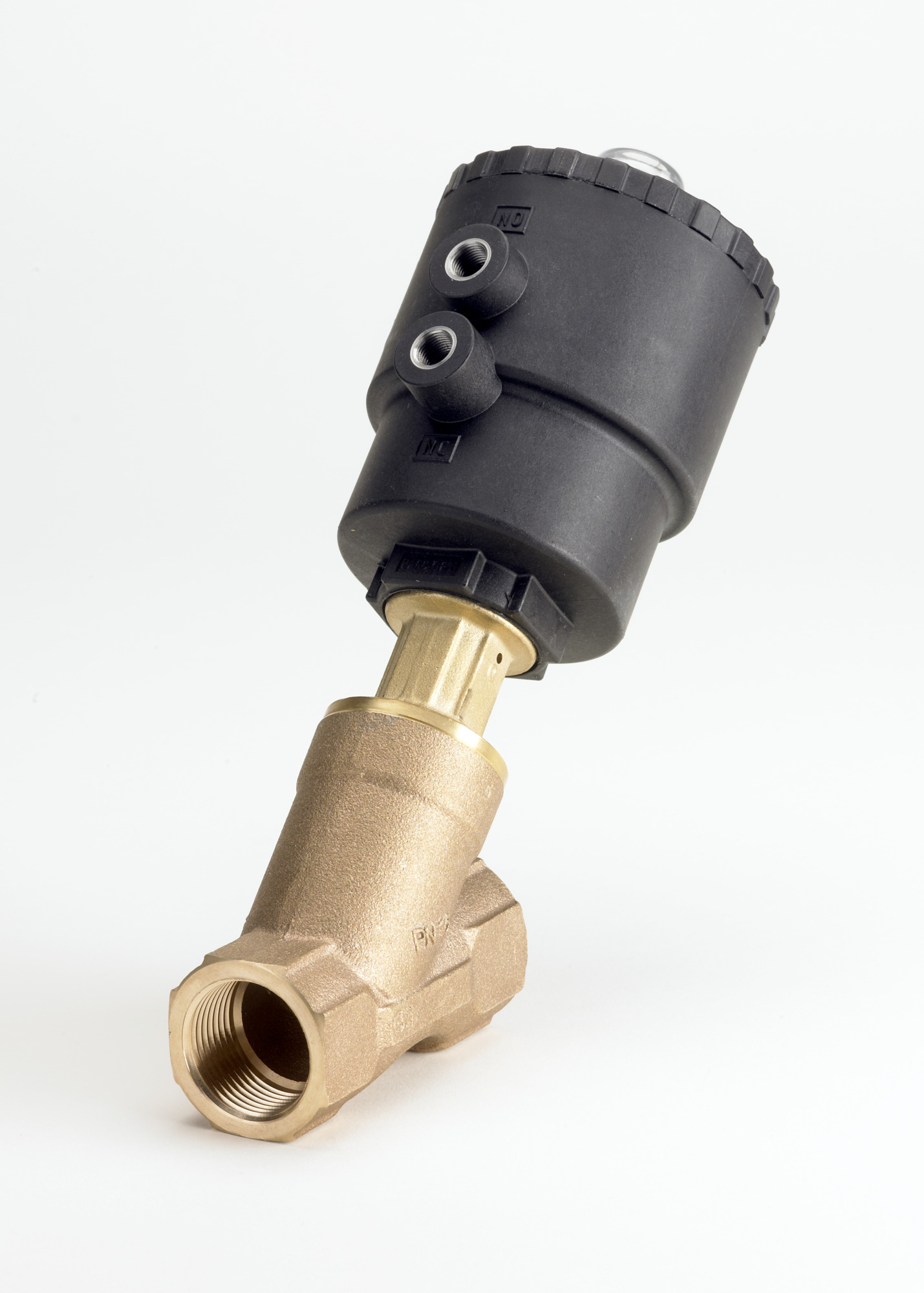 AV 210D 32G N 114T NC000